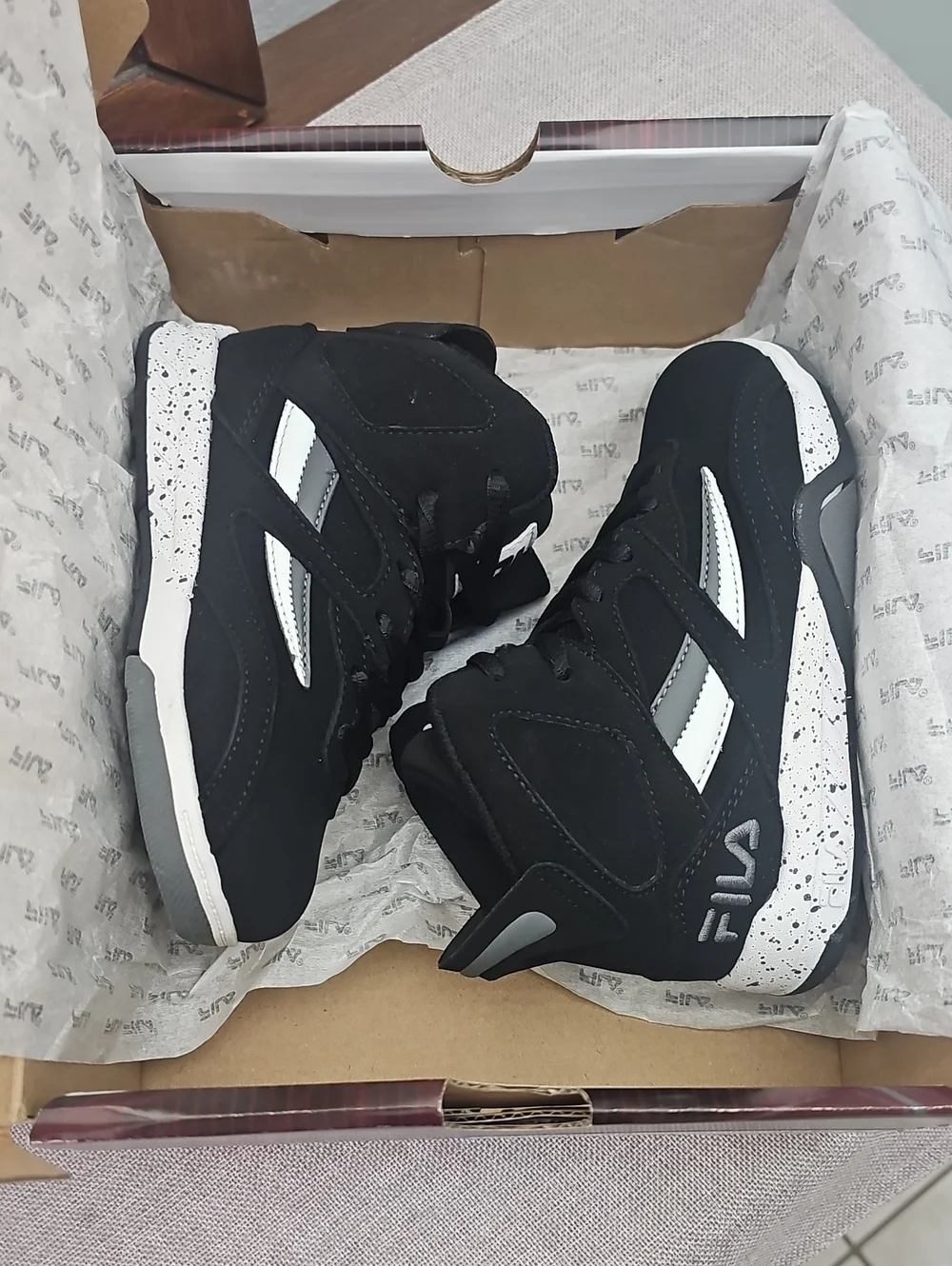 Fila Dereverse Boys Sneakers Size 11. Color Black, White (632)
